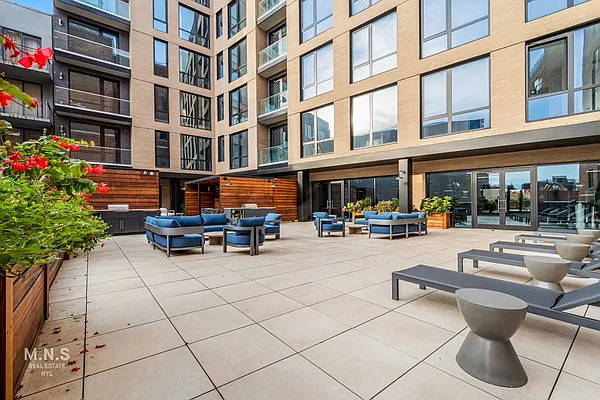 Rented by MNS | media 9