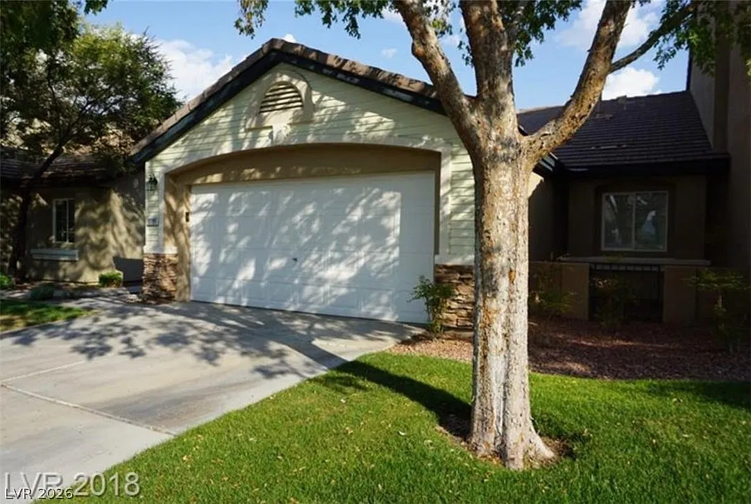 3 bed, 2.0 bath, 1392 sqft, $2,295 — Photo 1
