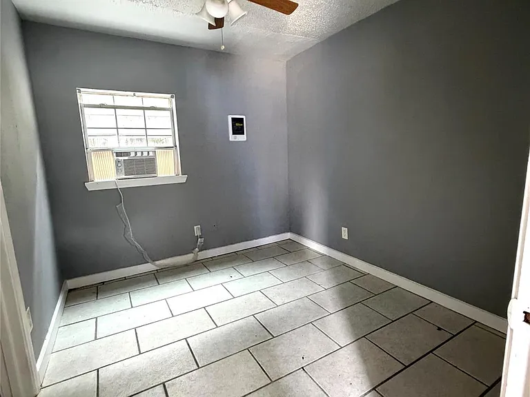 7018 1/2 Avenue F #6 — Photo 8