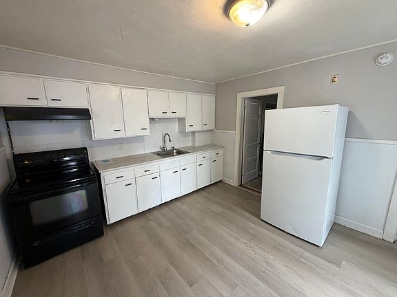 3rd image of 42 Spruce Street