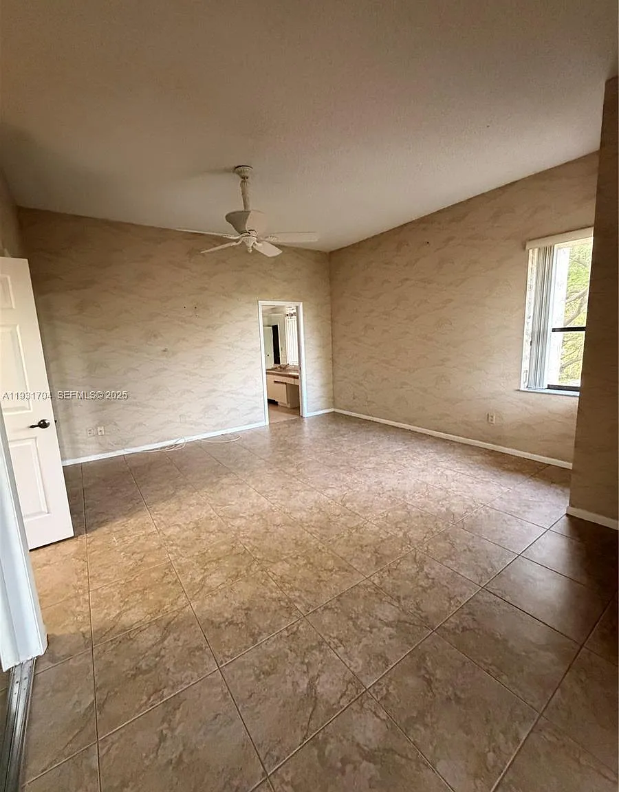 3 bed, 1710 sqft, $2,900 — Photo 2