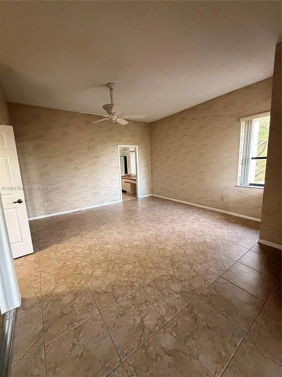 Building Photo - 7460 La Paz Blvd #310