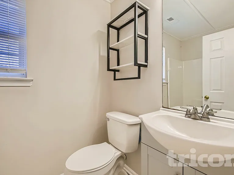 9022 Jaldena Dr — Photo 4
