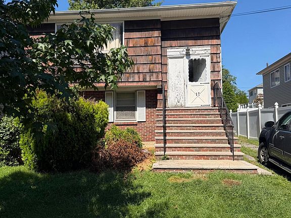 2nd image of 15 Algonkin St