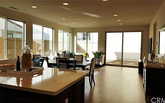 Open floor plan, lots of natural light