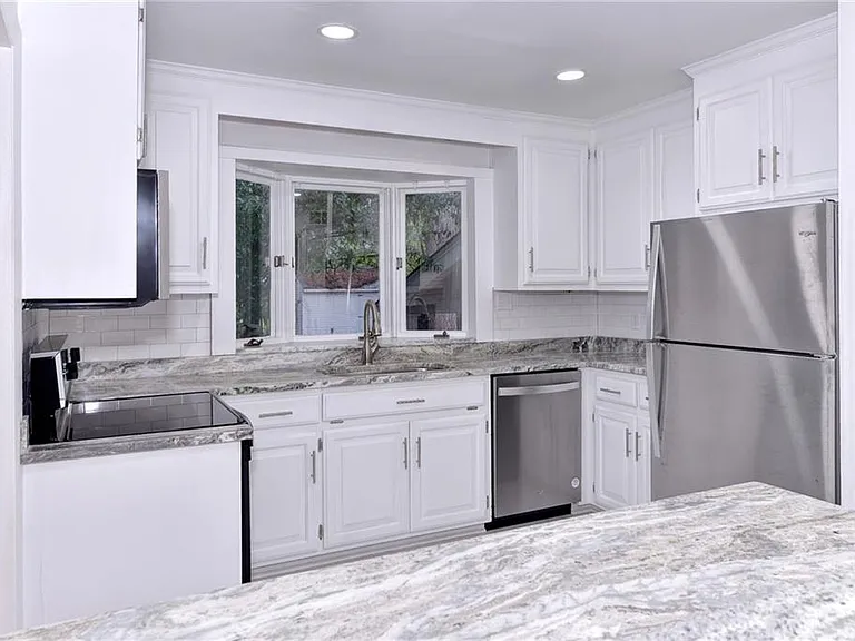 309 Corbin Dr — Photo 7