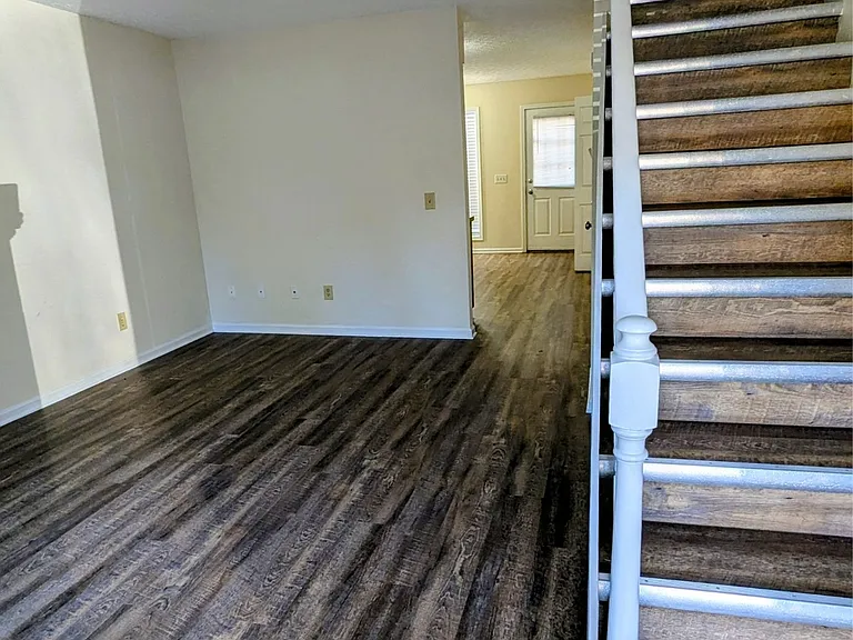 1030 Brookview Dr #21C — Photo 3