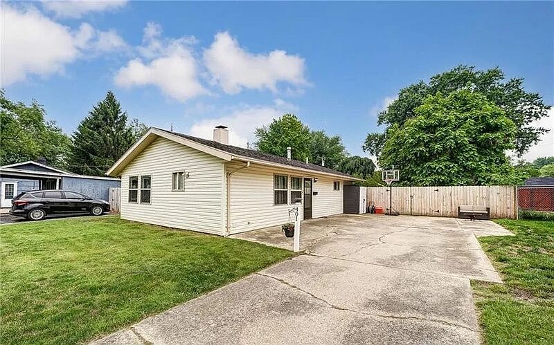 1st image of 401 Darnell Dr