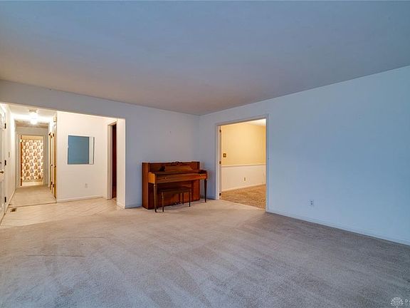 3rd image of 1036 Pepper Hill Dr
