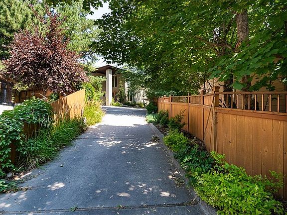 2nd image of 3011 Lyons Ln