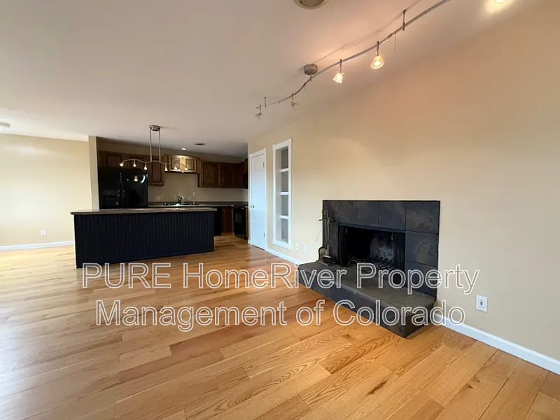 2 bed, 2.0 bath, 1170 sqft, $1,675 — Photo 2