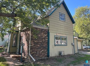 716 SW 1st St, Madison, SD 57042