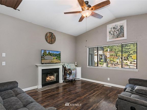 2nd image of 1089 NE Shady Brook Court