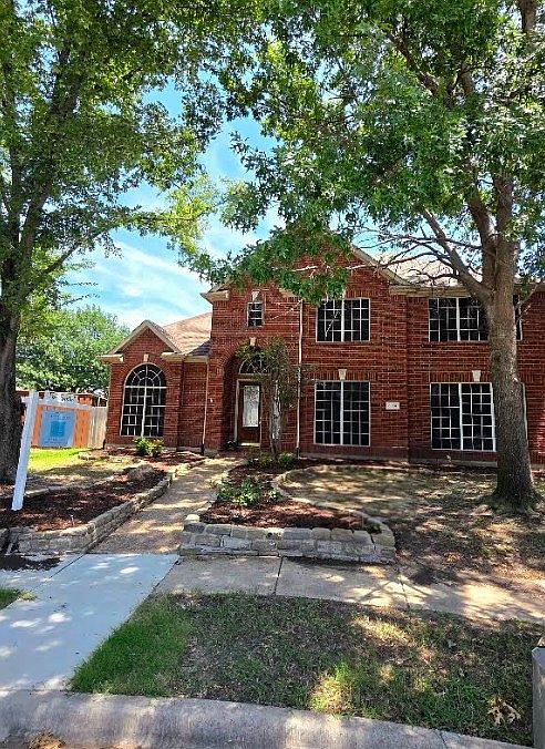 1st image of 134 Castlebury Ct