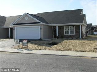 32 Cheval Pl, Falling Waters, WV 25419