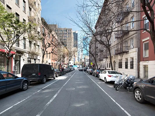 Sold by Sotheby's International Realty | media 23