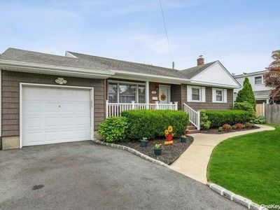 128 Intervale Avenue, Farmingdale, NY, 11735