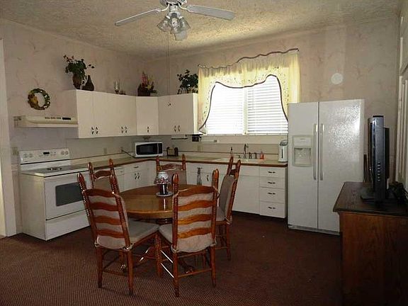 4th image of 802 E Main St