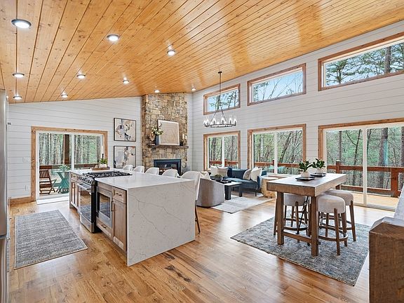 5th image of 155 Doe Run