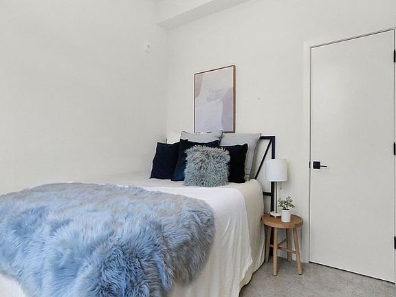 4th image of 6610 N Greenwich Ave #9