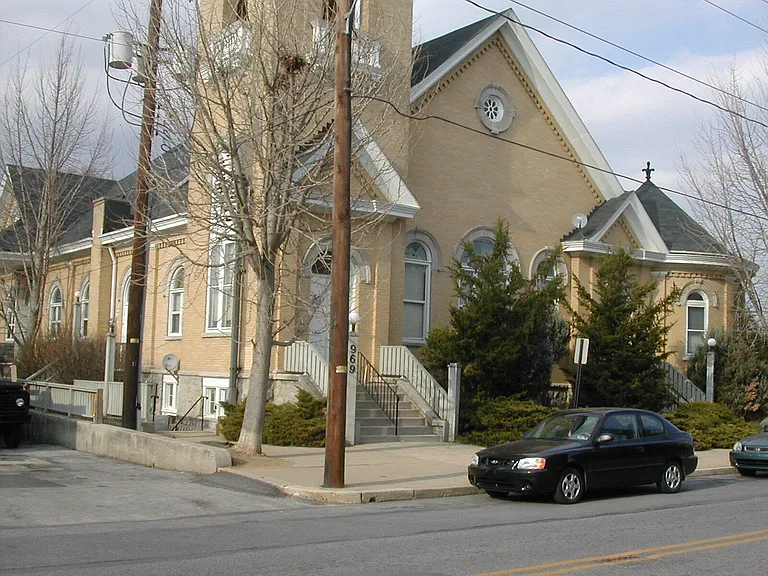 969 E Orange St — Photo 7