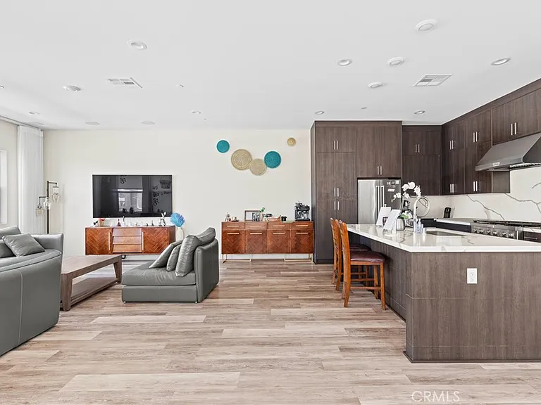 271 Newton — Photo 8