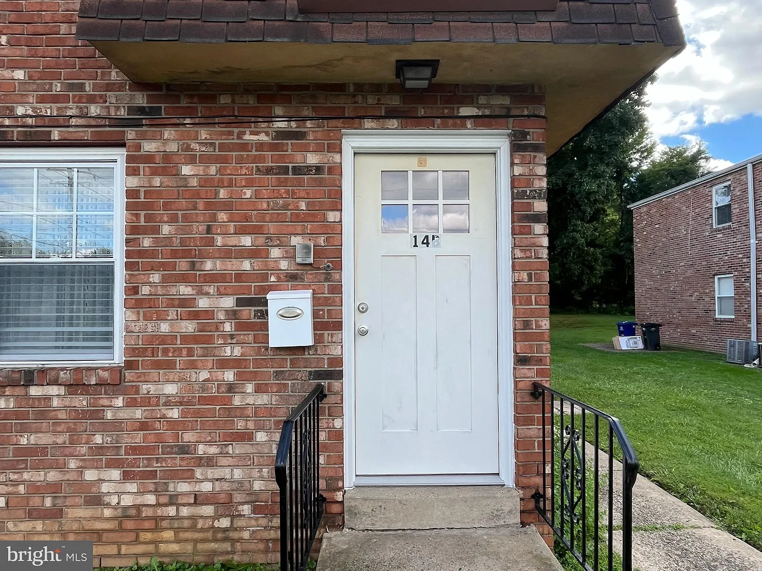 2 bed, 1000 sqft, $1,695 — Photo 2