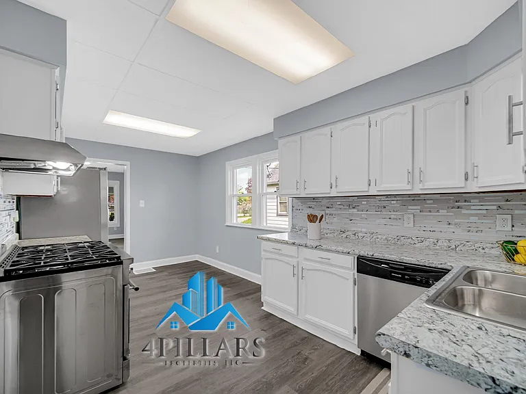 648 Stewart Ct — Photo 3