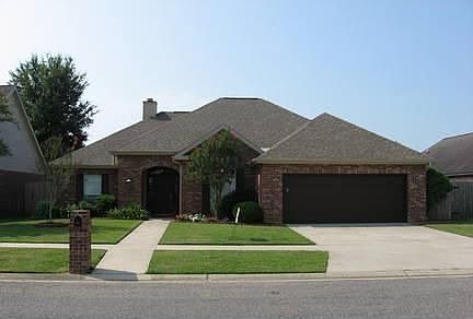 1st image of 121 Woodstock Dr