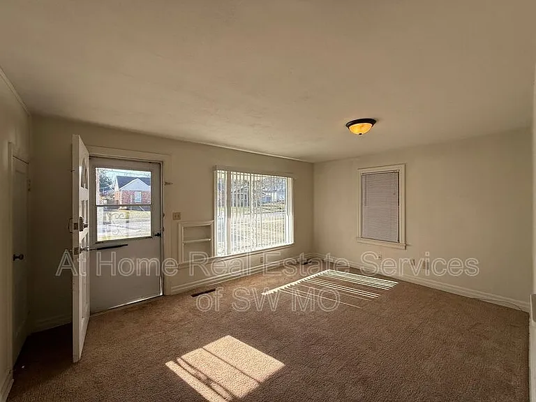 621 E Portland St — Photo 2