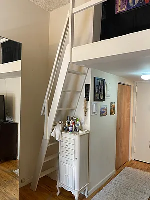 Rented by Bold New York | media 19