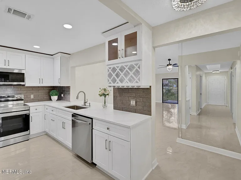 181 Aruba Ln — Photo 13