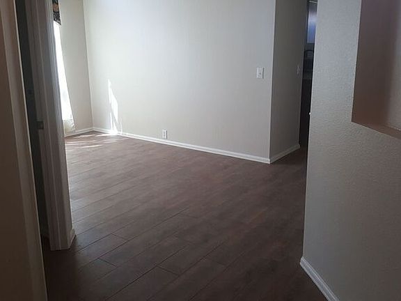 5th image of 2741 Maple Creek Dr