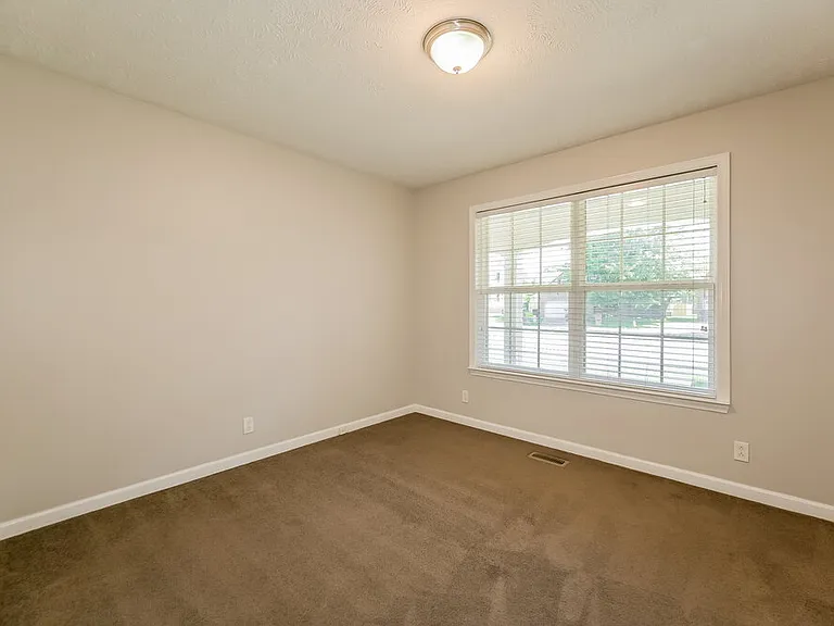 2521 Kilkenny Ct — Photo 14