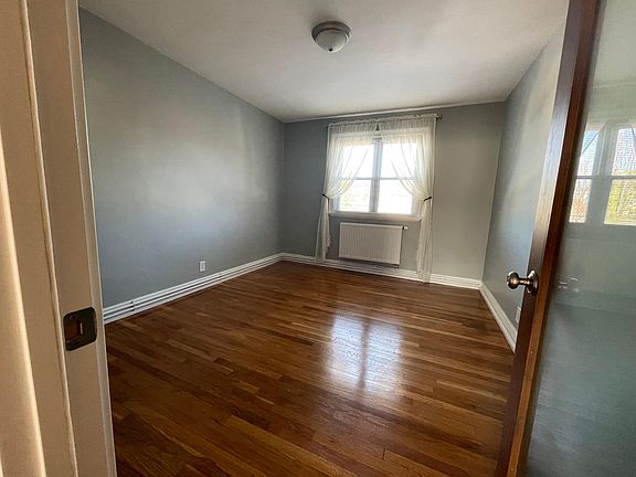 2nd image of 71 Dongan Ave Fl 2