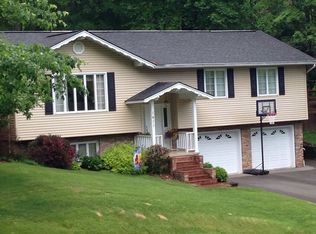 1411 Valleyview Dr, Big Stone Gap, VA 24219