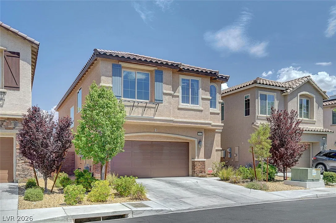 3 bed, 2.5 bath, 1965 sqft, $2,200 — Photo 2