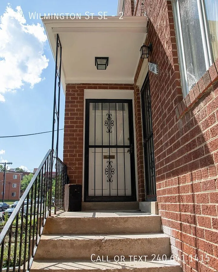 Beautiful 2 BR/1 BA Apartment in Congress Heights! — Photo 2