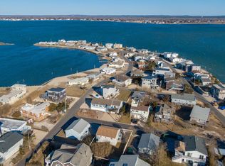 21 Bay Rd, Westhampton, NY 11978