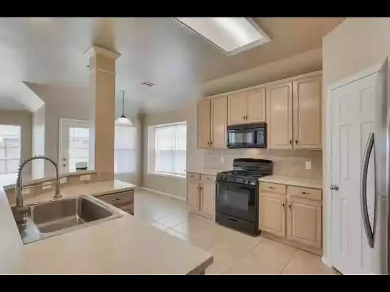 10428 Jaybird Dr — Photo 3