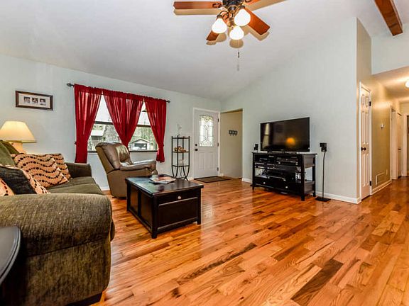 5th image of 2325 Travis Cir