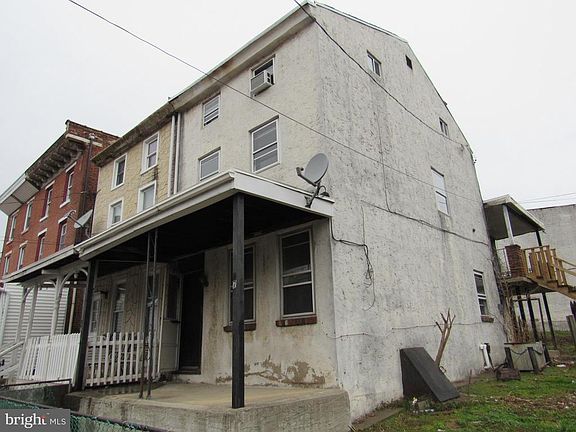 2nd image of 1427 Sellers St #29