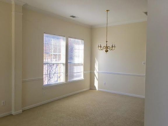 4th image of 601 Trail Lake Dr