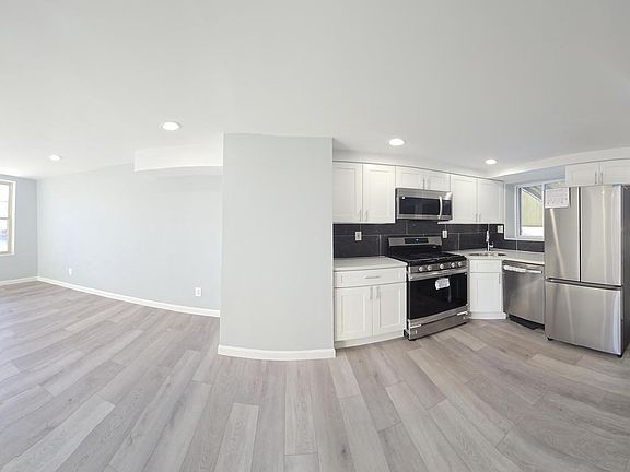 4th image of 3750 Richmond St