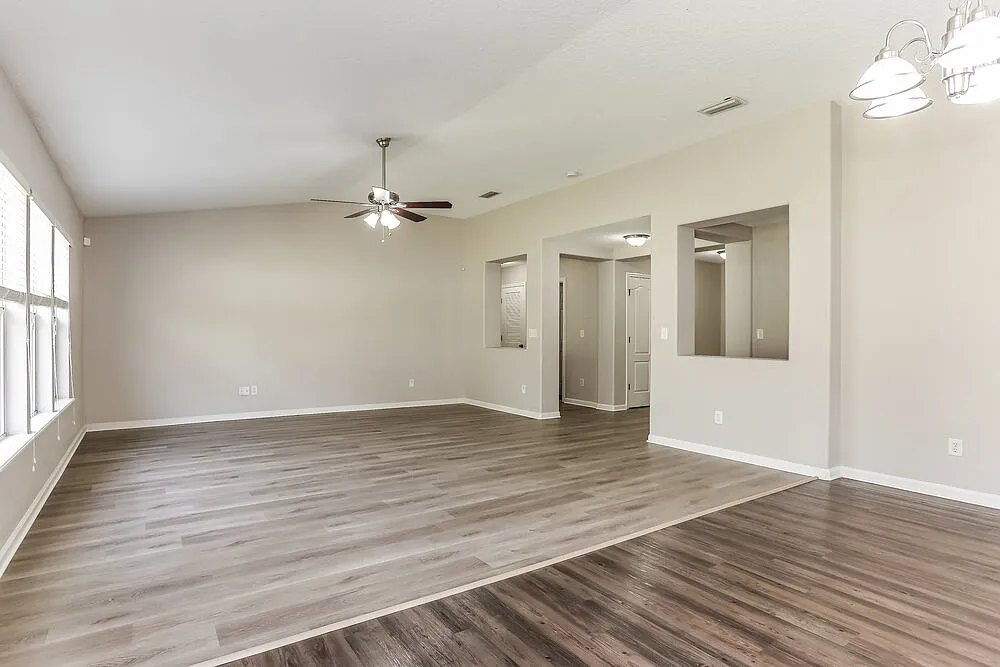 3 bed, 2.0 bath, 1708 sqft, $2,860 — Photo 4