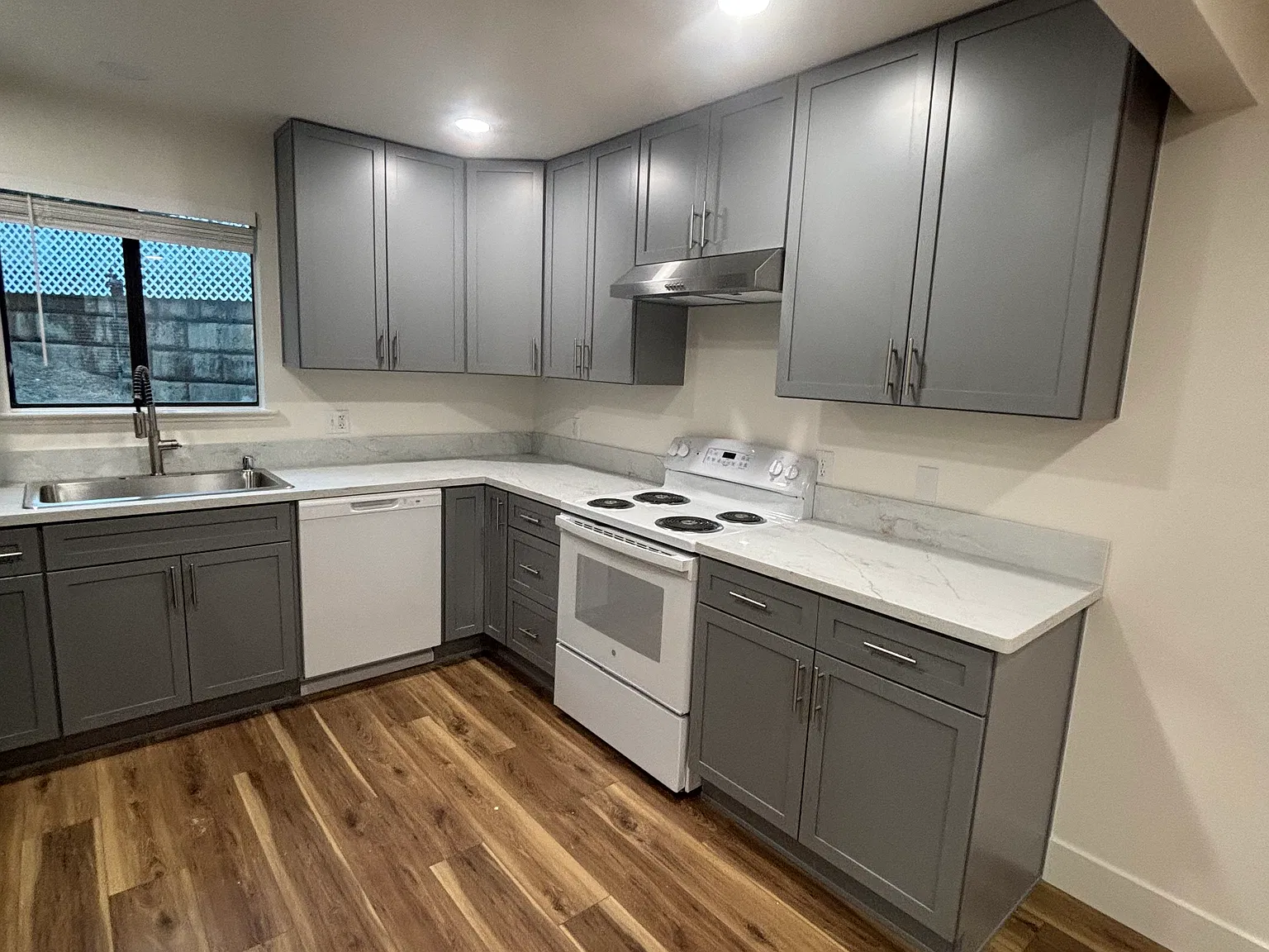 2 bed, 900 sqft, $2,000 — Photo 3