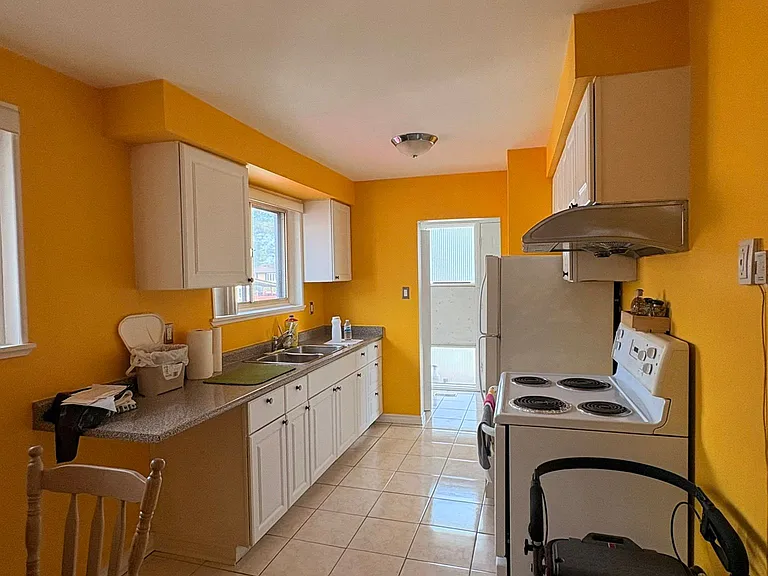 9 Syracuse Cres — Photo 9