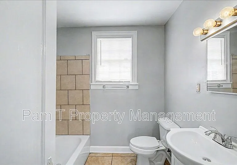 633 W 35th St — Photo 15