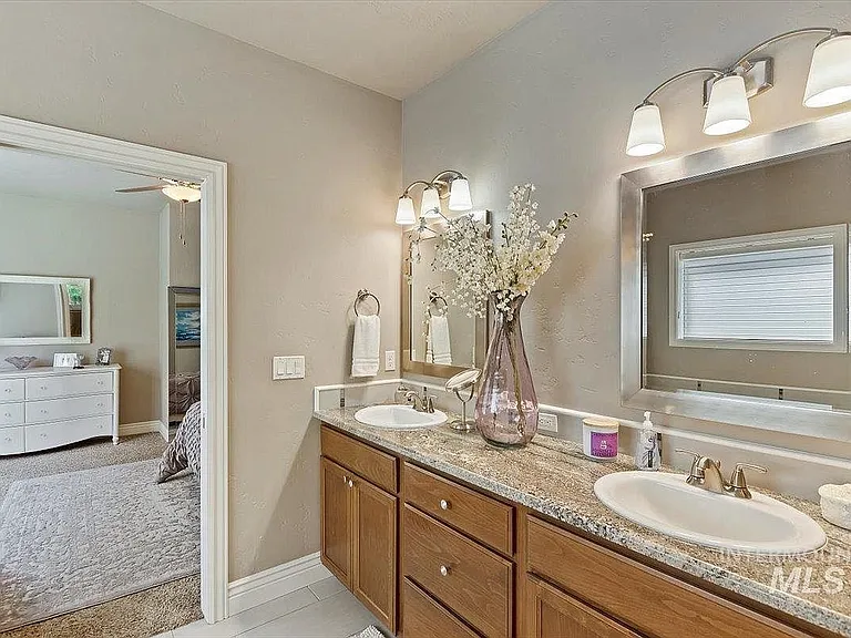 2549 E Satterfield St — Photo 35