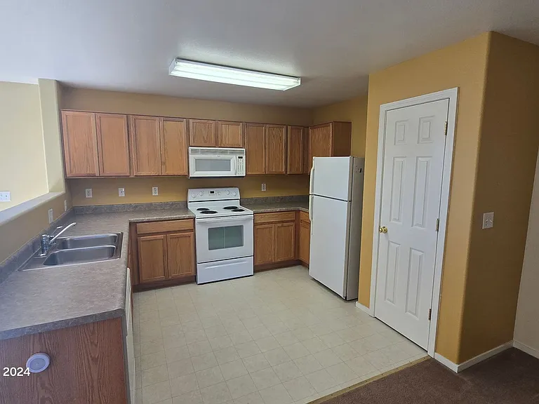 8778 Sunset Breeze Dr — Photo 4